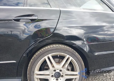 2011 Mercedes-Benz E 350 4Matic z USA, uszkodzony, nr VIN WDDHH8HB8BA219906